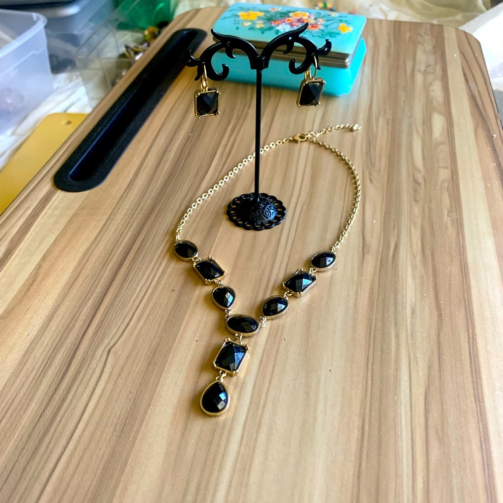 Vintage - Avon Necklace Earrings Set